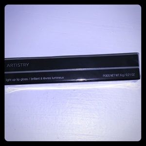 Artistry champagne light up lip gloss